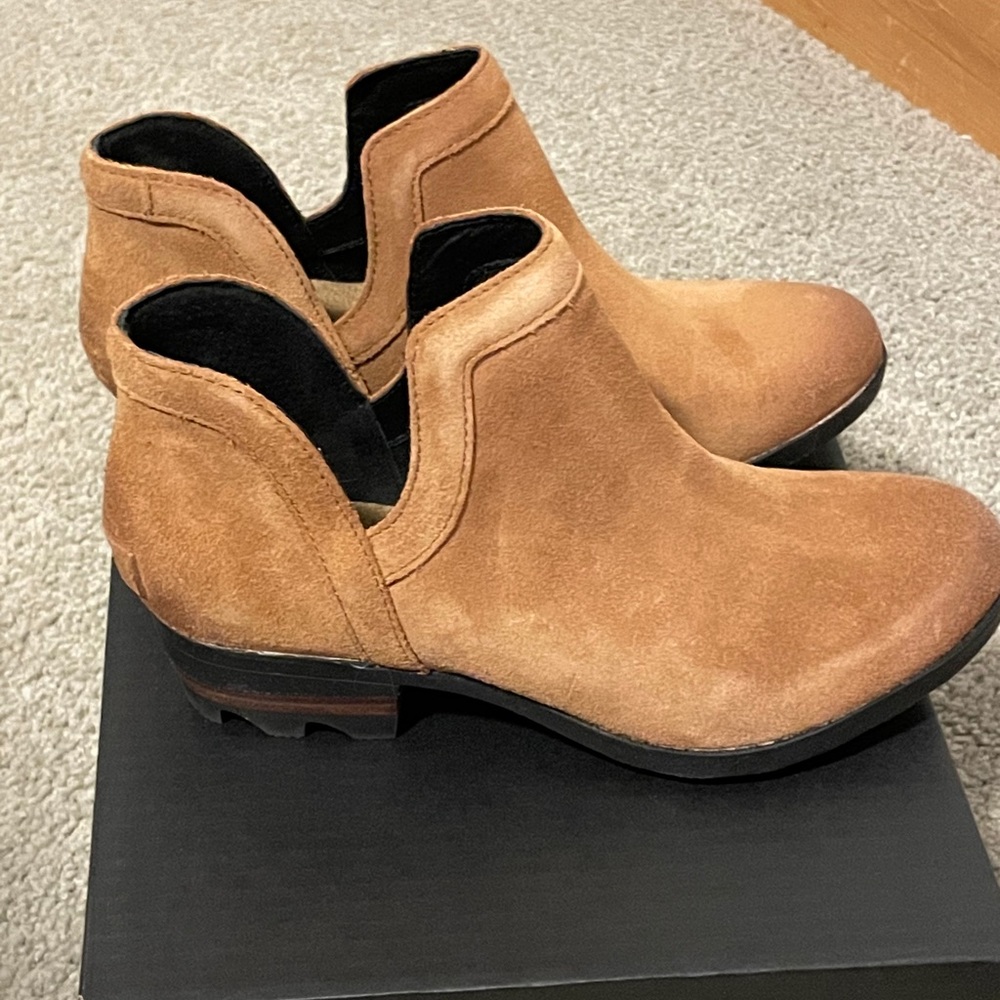 Sorel Lola Cut-out Bootie